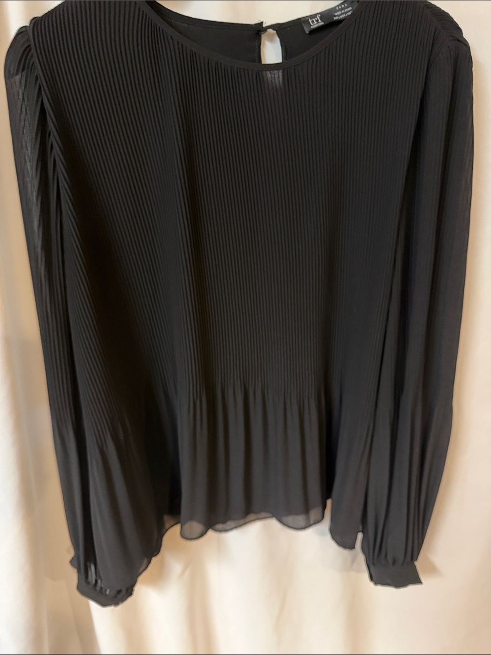 Zara Trafaluc Black Vertical Accordion Pleats Long-Sleeve Blouse Keyhole Back